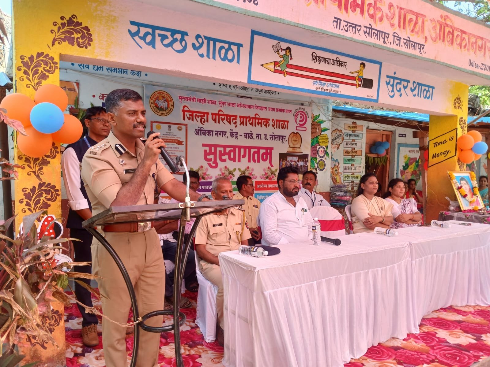 पोलीस आयुक्त एम. राजकुमार साहेब यांनी केले अंबिका नगर च्या विध्यार्थ्यांचे स्वागत
