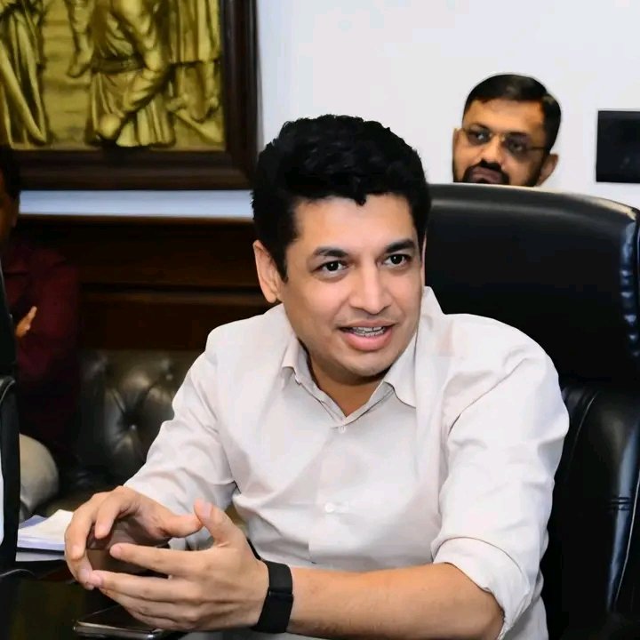 "तुकाराम मुंढे यांना किमान दोन वर्षे अन्न व औषध प्रशासनात ठेवावे; विद्यार्थ्यांच्या आरोग्यासाठी सुरू असलेल्या कारवायांना सातत्य द्यावे"आमदार सत्यजित दादा तांबे 