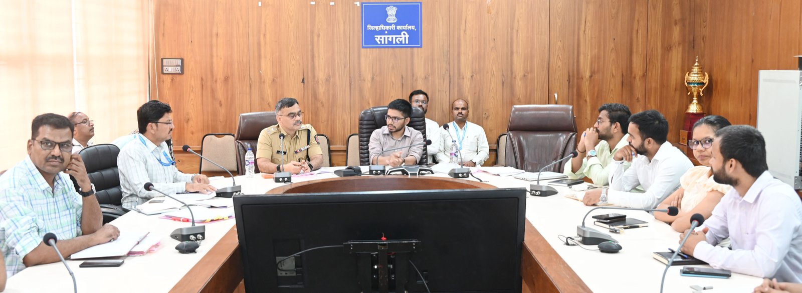 एलपीजीचा अवैध साठा, काळा बाजार करणाऱ्यांवर कठोर कारवाई करा- जिल्हाधिकारी डॉ. मैनाक घोष