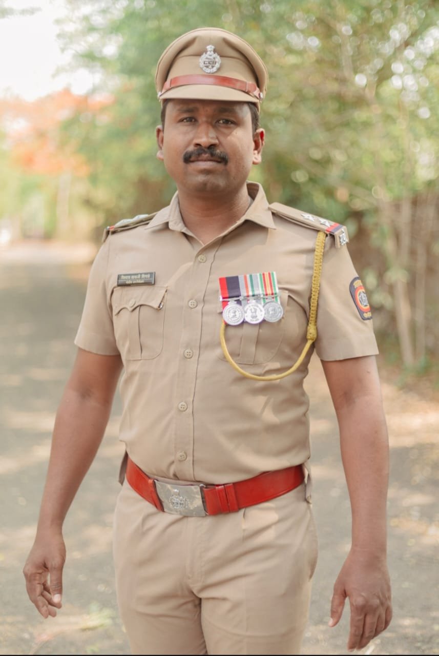 नावातच 'विश्वास' अन् कर्तव्यात दरारा! सातारा एलसीबीचे धडाकेबाज अधिकारी विश्वास शिंगाडे यांना सहाय्यक पोलीस निरीक्षक (API) पदी खात्यांतर्गत पदोन्नती; ठाणे शहरात नियुक्ती!