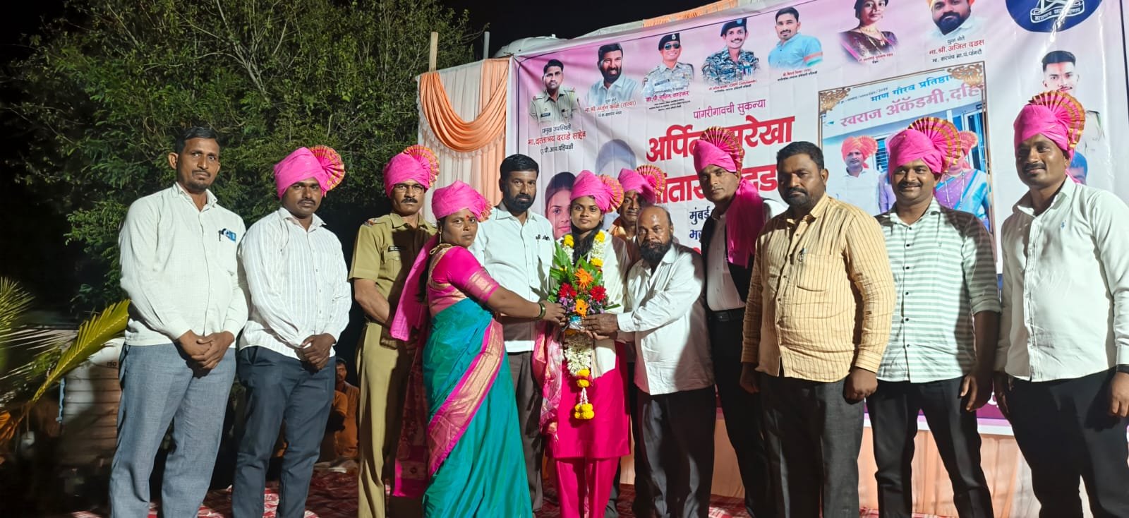 पांगरीची सुकन्या अर्पिता दडस हिचा मुंबई पोलीस दलात निवड झाल्याबद्दल ग्रामस्थांच्या वतीने जंगी सत्कार!