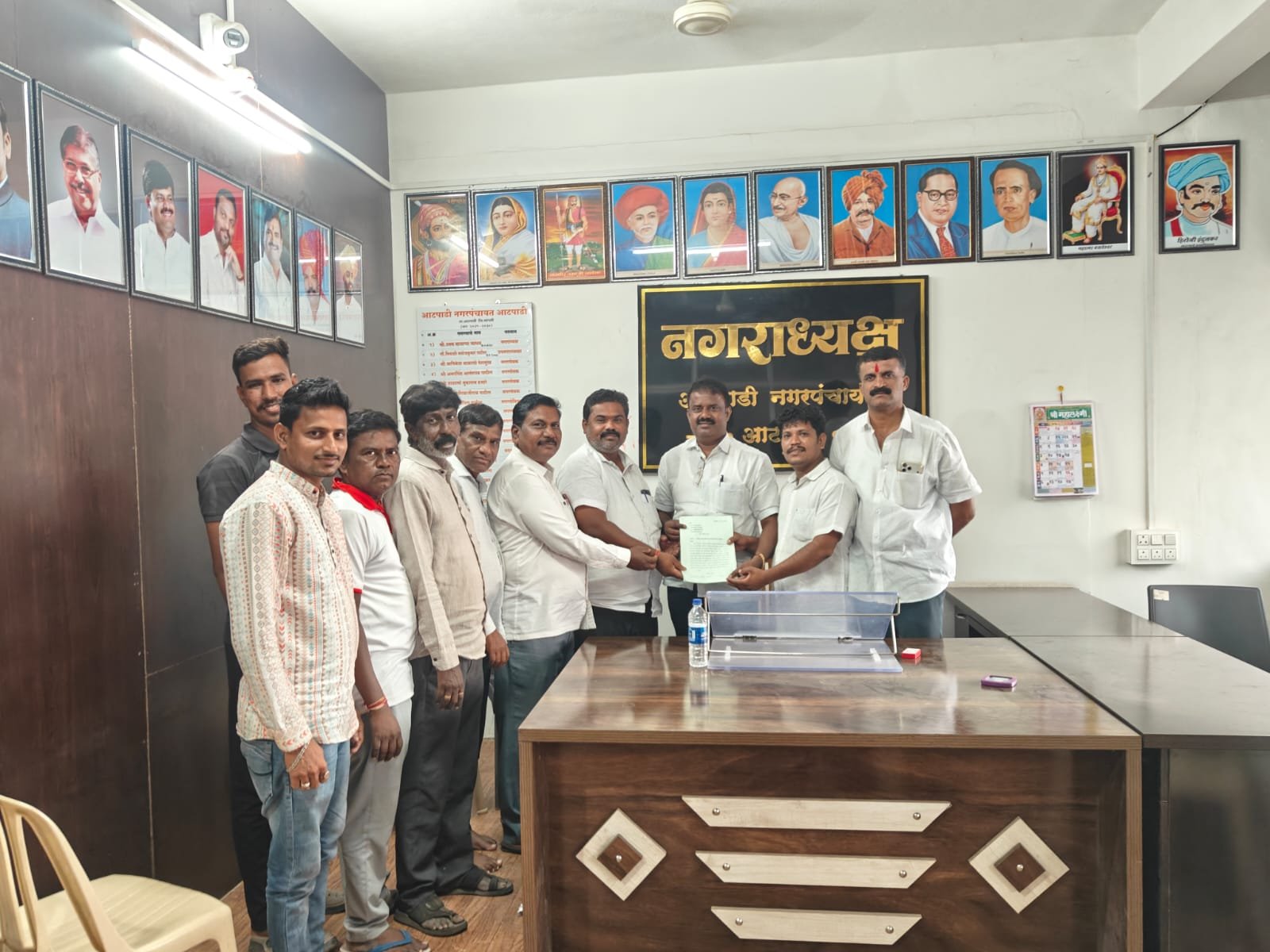 साठेनगर ग्रामस्थांची घरकुल योजनेच्या लाभासाठी नगराध्यक्षांकडे मागणी