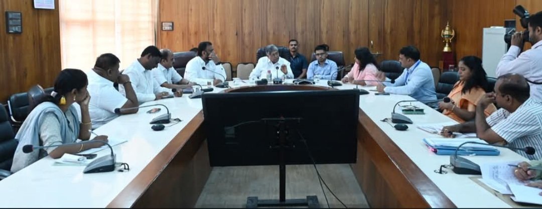 महिला सक्षमीकरण, शेतमालाला बाजारपेठ, युवा प्रशिक्षणास  प्राधान्य देऊन जिल्हा वार्षिक योजनेचे प्रस्ताव करावेत 