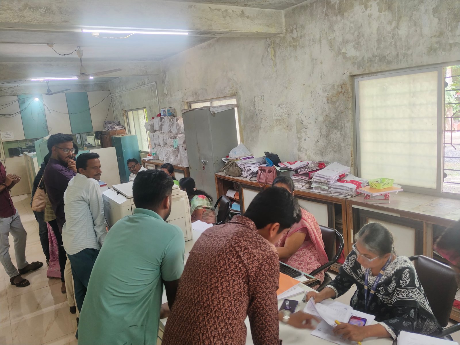 जन्म मृत्यु दाखल्यांसाठी नागरिक बेहाल, अधिकारी हतबल