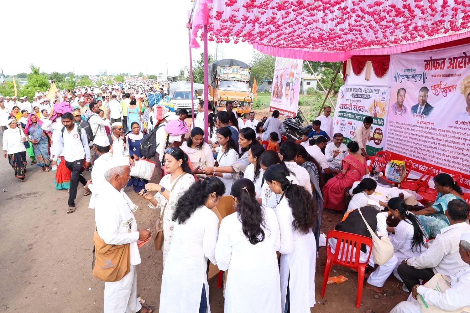 गोखळी-तरंगवाडीत तुकोबांच्या पालखी सोहळ्यानिमित्त भव्य मोफत आरोग्य शिबिर