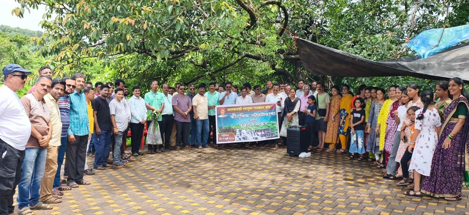 सावडाव धबधब्याच्या निसर्गरम्य वातावरणात पत्रकार कुटुंबियांचा आनंद द्विगुणीत
