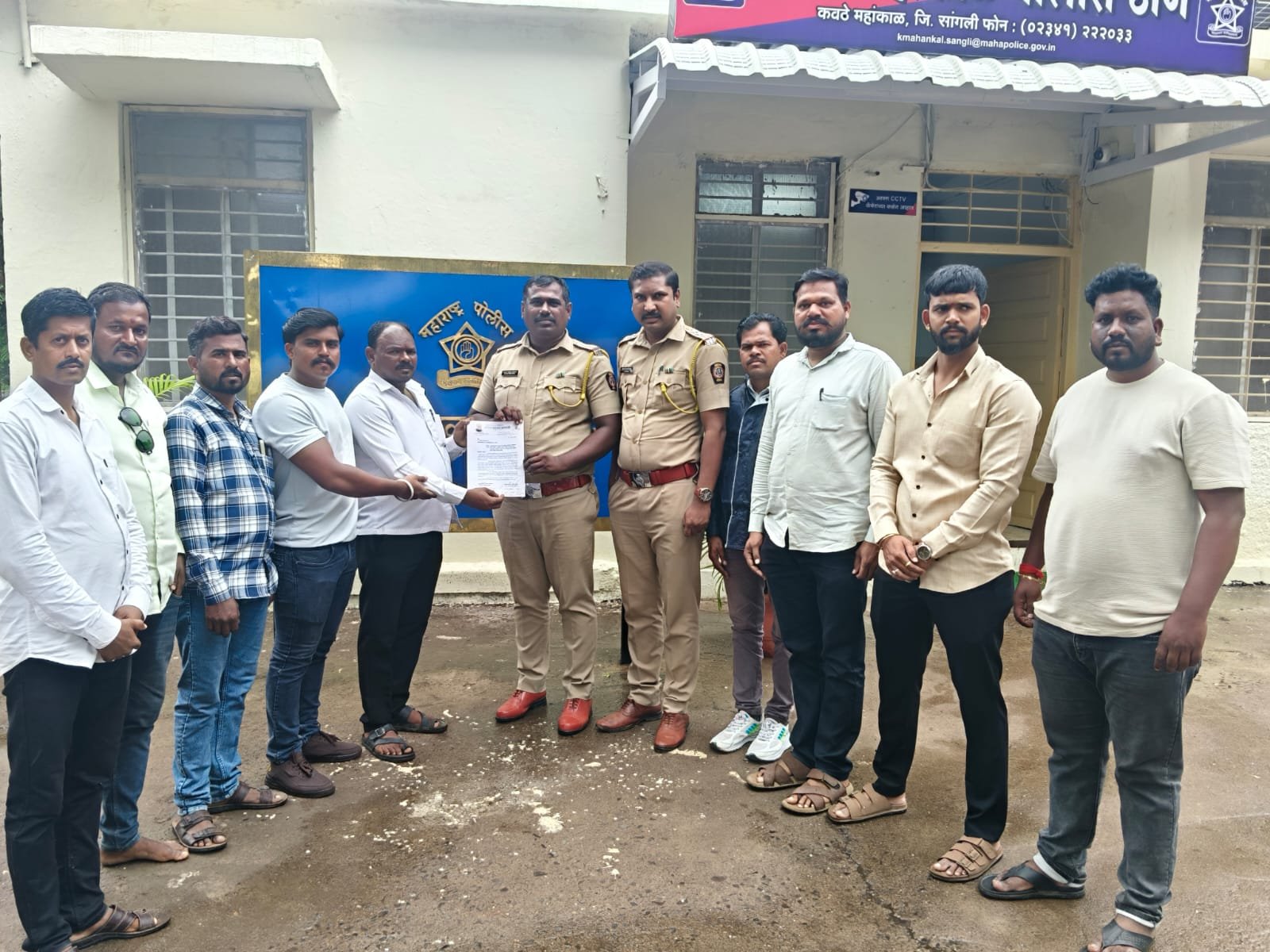 विद्यार्थ्यांच्या समर्थनार्थ पोलिसांच्या दडपशाहीचा निषेध करण्यासाठी उद्या २३ जुलै रोजी वंचित बहुजन आघाडी व समविचारी पक्षाच्या वतीने कवठेमंकाळ तालुका बंदची हाक