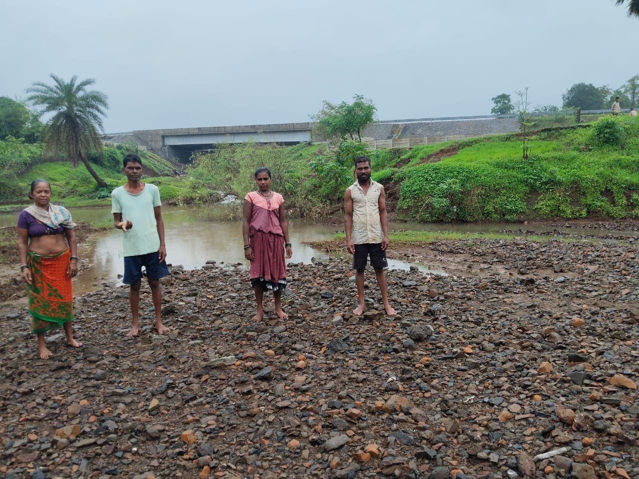 मुंबई–वडोदरा एक्सप्रेसवेच्या कामामुळे आदिवासी शेतकऱ्याच्या जमिनीचे नुकसान? चौकशी व कारवाईची मागणी