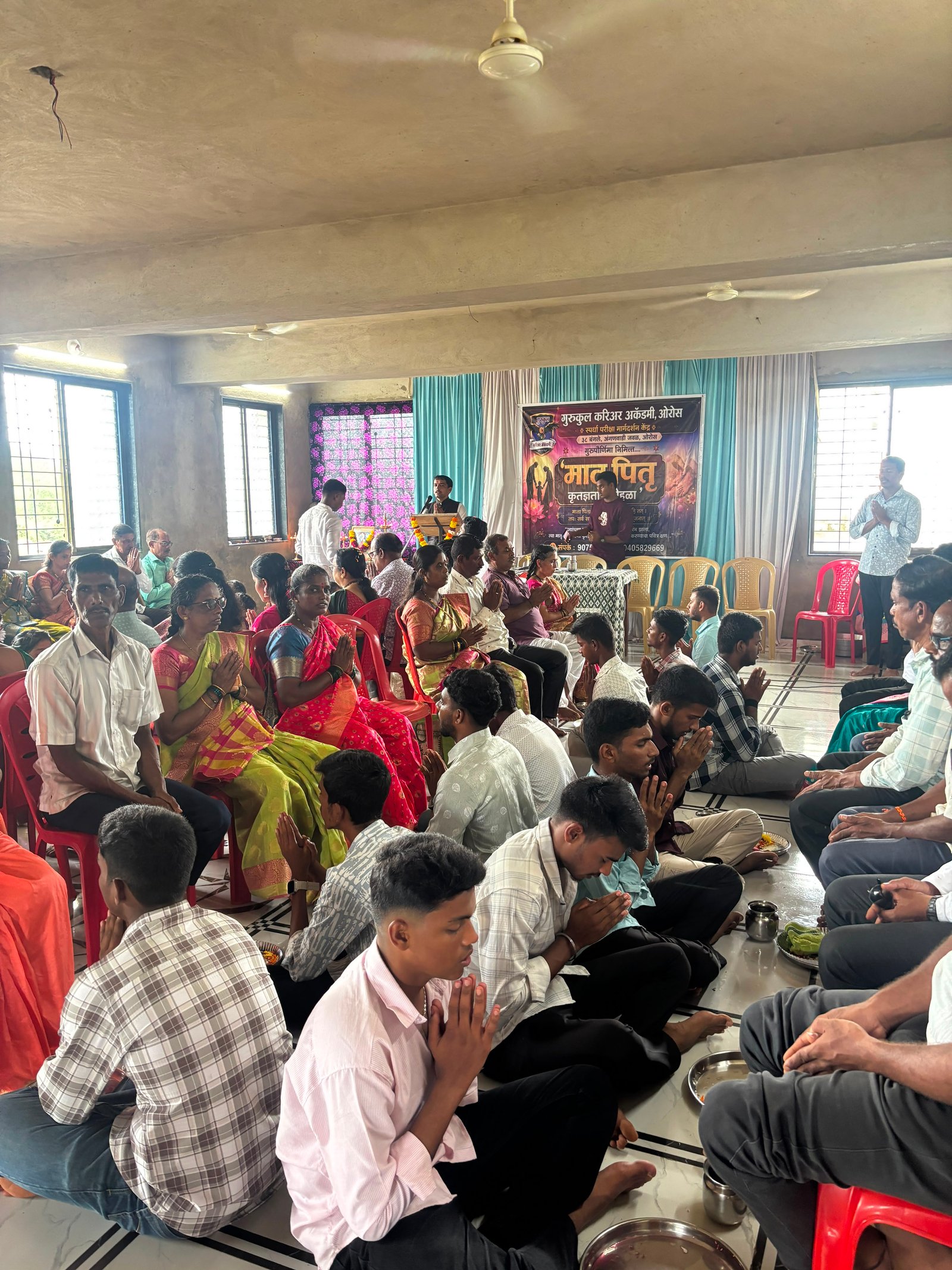 गुरुकुल'मध्ये रंगला मातृ-पितृ कृतज्ञता सोहळा; विद्यार्थ्यांकडून जन्मदात्यांचे पाद्यपूजन, उपस्थितांचे पाणावले डोळे!